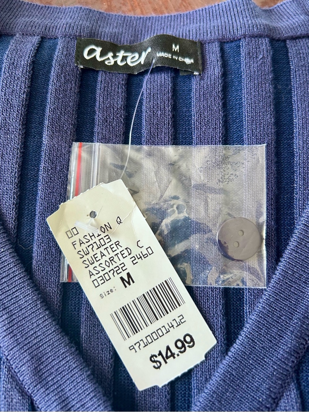 Navy Ribbed V-Neck Crop Top with Buttons - Picture 3 of 4